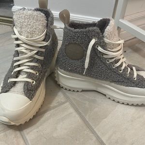 CONVERSE high top platform fleece boot/sneaker